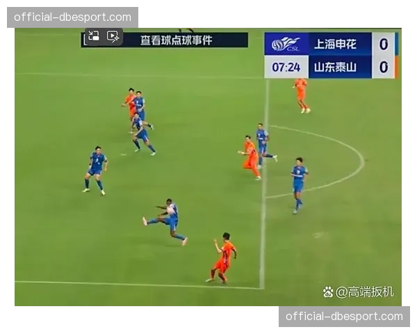 幕后：VAR操作室在做出一次关键点球判罚前后的90秒